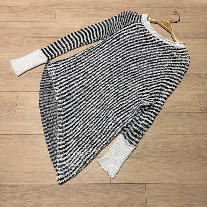 [BUNJANG] Vivienne Westwood Diagonal Asymmetrical Stripe Mesh Knit Cover-up / 비비안웨스트우드 사선 언발 스트라이프 그물 니트 커버업 블랙 화이트 메쉬