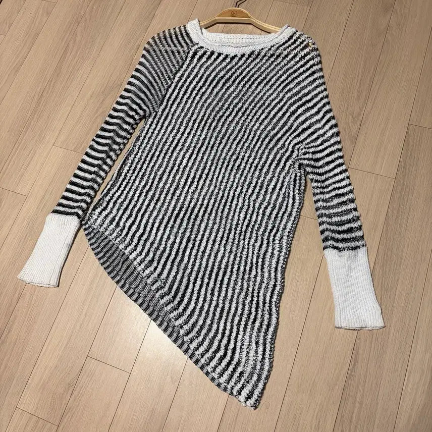 [BUNJANG] Vivienne Westwood Diagonal Asymmetrical Stripe Mesh Knit Cover-up / 비비안웨스트우드 사선 언발 스트라이프 그물 니트 커버업 블랙 화이트 메쉬