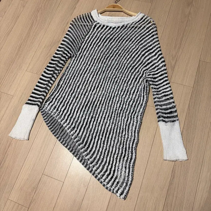 [BUNJANG] Vivienne Westwood Diagonal Asymmetrical Stripe Mesh Knit Cover-up / 비비안웨스트우드 사선 언발 스트라이프 그물 니트 커버업 블랙 화이트 메쉬