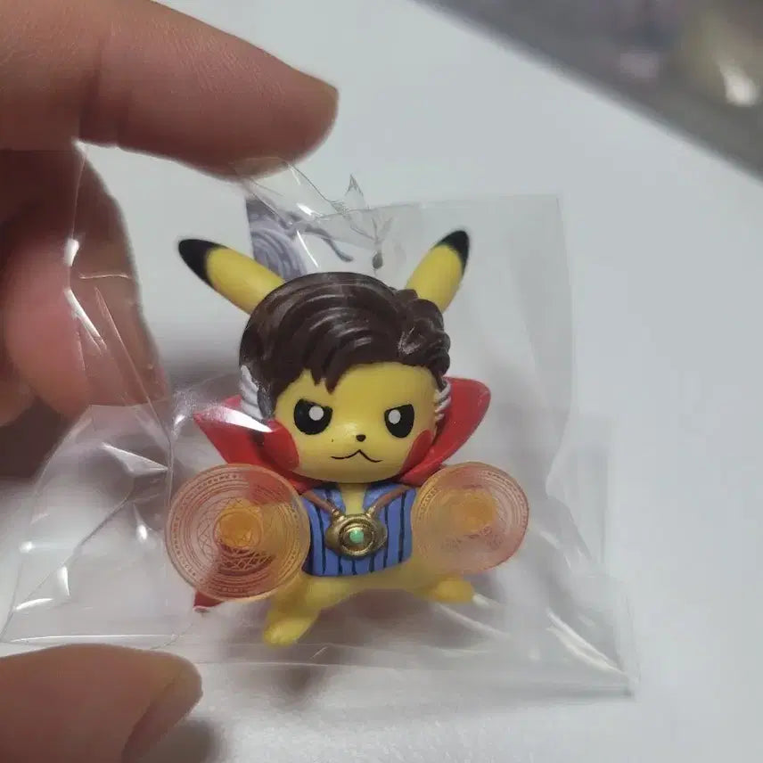 [BUNJANG] Pikachu x Doctor Strange Resin Figure / 피카츄 x 닥터 스트레인지 레진 피규어 포켓몬 마블 어벤져스