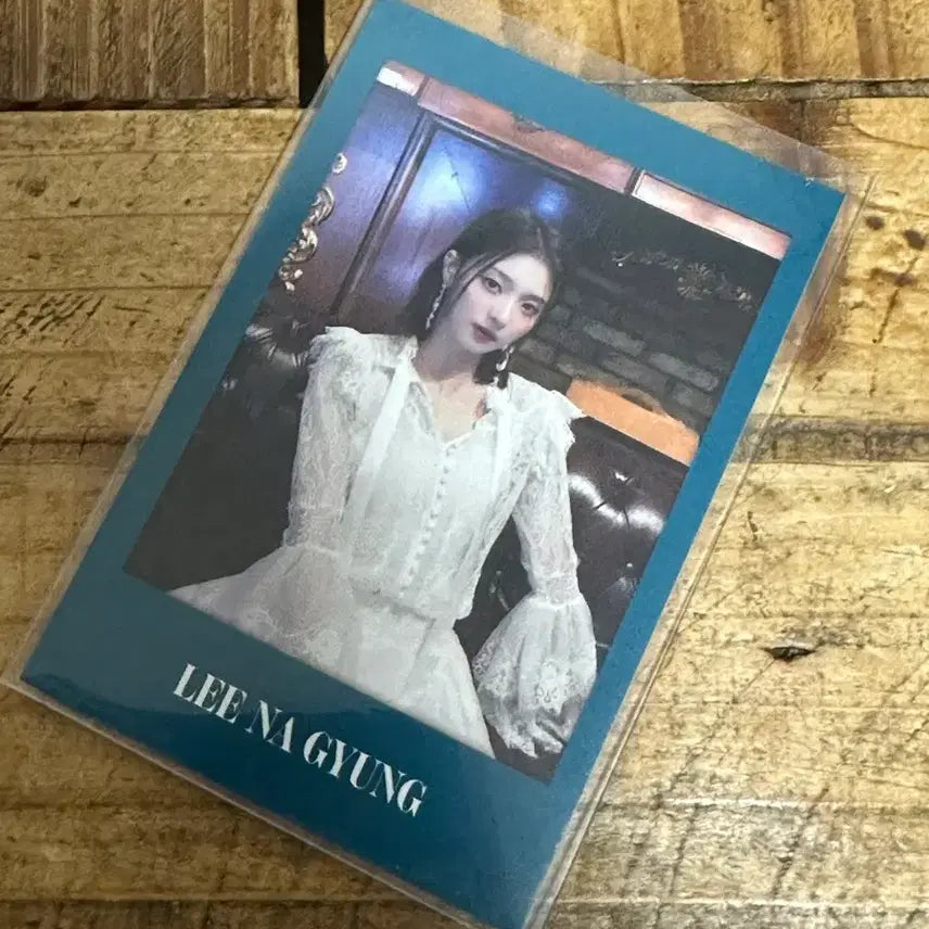 [BUNJANG] fromis_9 Lee Nagyung Season's Greetings POB Photocard / [판매] 프로미스나인 이나경 시즌그리팅 특전
