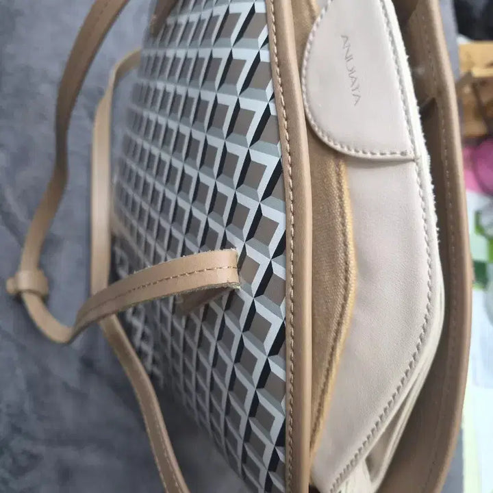 [BUNJANG] Andiata Pattern Tote Bag (Beige) / 안디아타 패턴 토트백 (베이지)