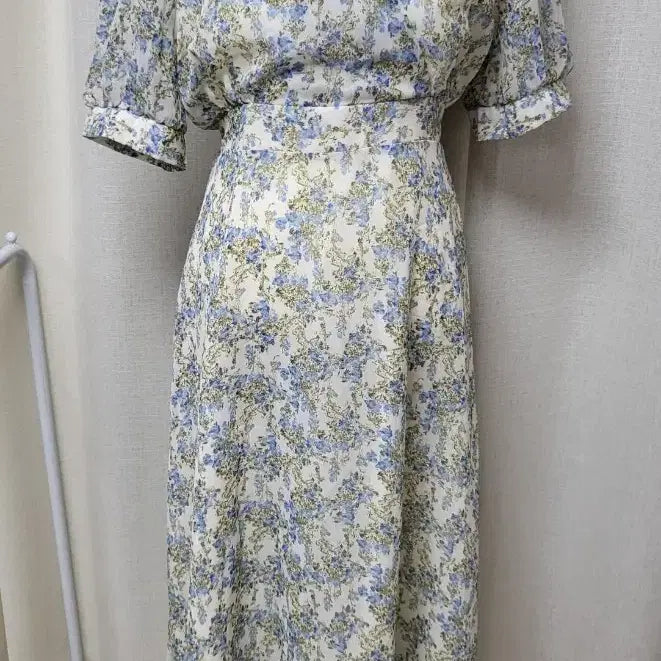 [BUNJANG] Benito Flower Chiffon Long Dress Sky Blue Floral Print / [무배] BENITO 플라워 쉬폰 롱 원피스 하늘색 꽃무늬
