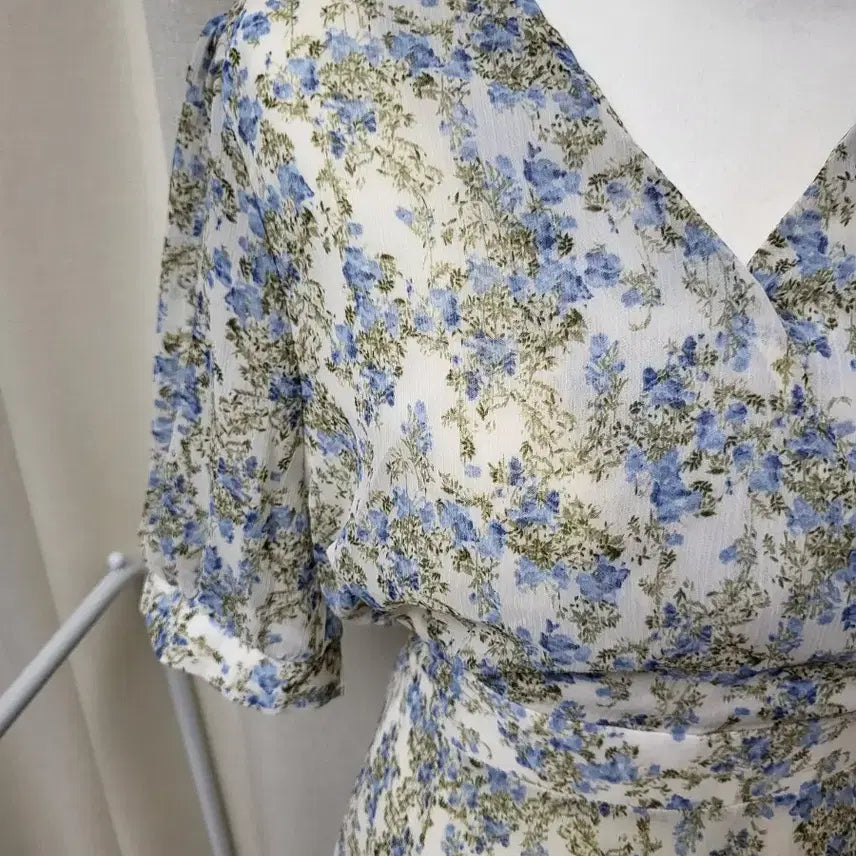 [BUNJANG] Benito Flower Chiffon Long Dress Sky Blue Floral Print / [무배] BENITO 플라워 쉬폰 롱 원피스 하늘색 꽃무늬