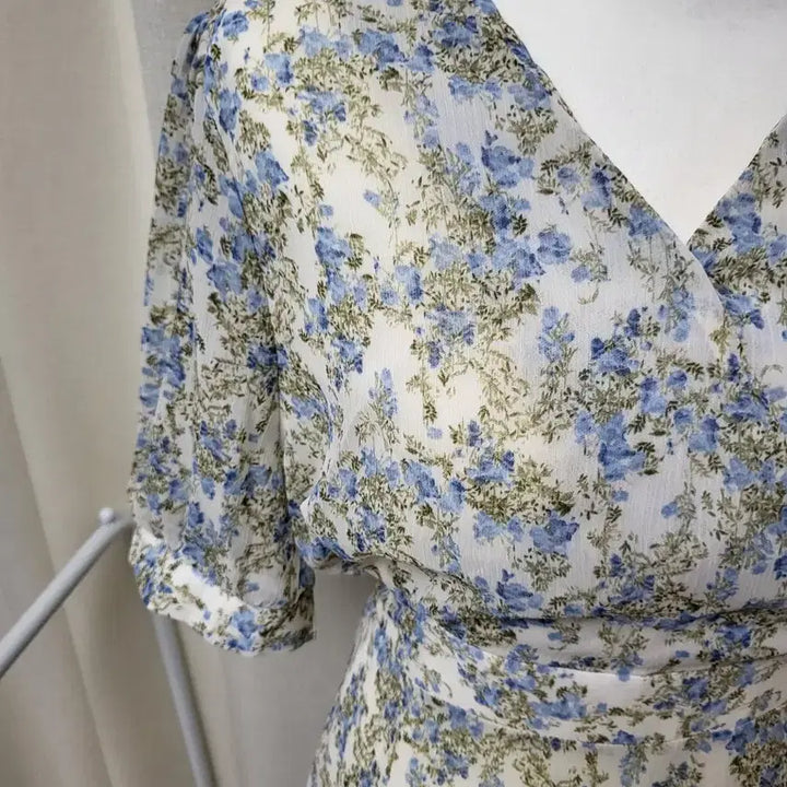 [BUNJANG] Benito Flower Chiffon Long Dress Sky Blue Floral Print / [무배] BENITO 플라워 쉬폰 롱 원피스 하늘색 꽃무늬
