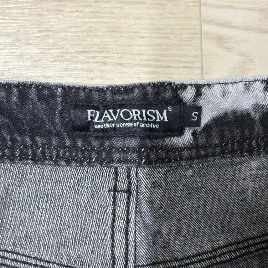 [BUNJANG] Flavorism Tie-Dye Washed Carpenter Denim Pants / 플레이버리즘 타이다이 워시드 카펜터 데님 팬츠