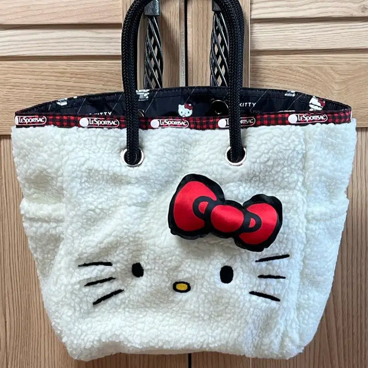 [BUNJANG] Hello Kitty Fuzzy Mini Tote Bag / [판매] 헬로키티 뽀글이 미니 토트백 (상태 최상)