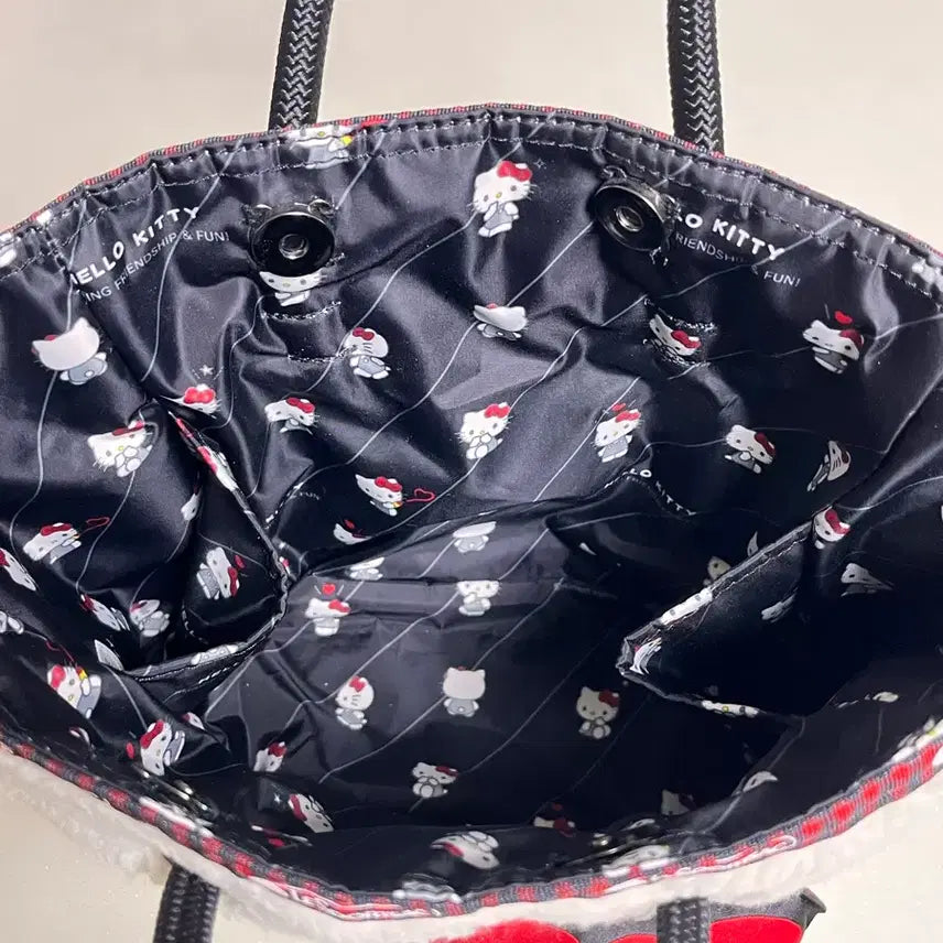 [BUNJANG] Hello Kitty Fuzzy Mini Tote Bag / [판매] 헬로키티 뽀글이 미니 토트백 (상태 최상)