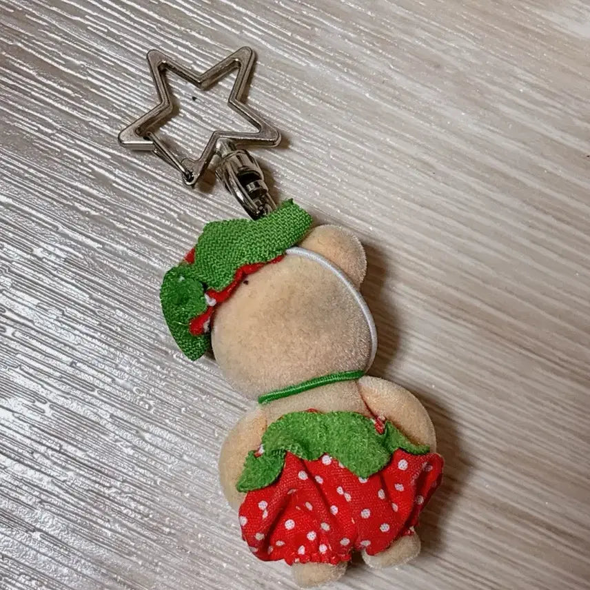 [BUNJANG] Sylvanian Families Strawberry Baby Bear Keychain / 실바니안 패밀리 딸기 아기 곰돌이 키링