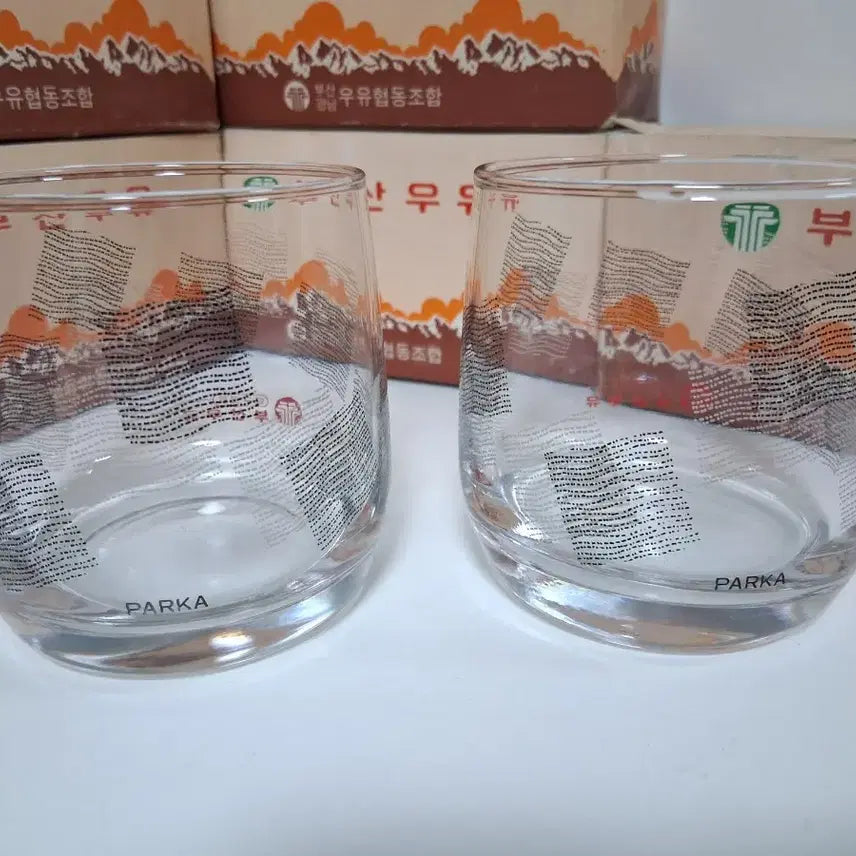 [BUNJANG] Busan Milk Vintage Glass Cups Set (2 pcs, 1 Paper Box) / 빈티지. 부산우유 유리컵 2개(종이박스1개)