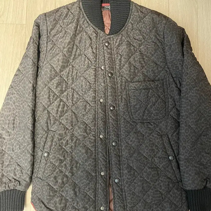 [BUNJANG] Leopard Quilting Bomber Jacket / 레오파드 퀼팅 봄버 자켓