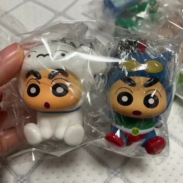[BUNJANG] Crayon Shin-chan Mini Mood Lamp Figure Keyring Set (2 Types) / 귀여운 미니 짱구 무드등 피규어 키링 2종 세트