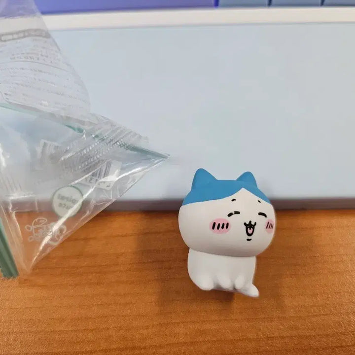 [BUNJANG] Chiikawa Hachiware Interior Figure / 치이카와 인테리어 미니 피규어 5탄 하치와레