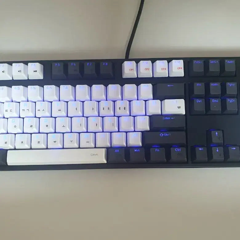 [SOLD OUT] 덱 밸러서티 자석축 키보드(CBL-104Z)
