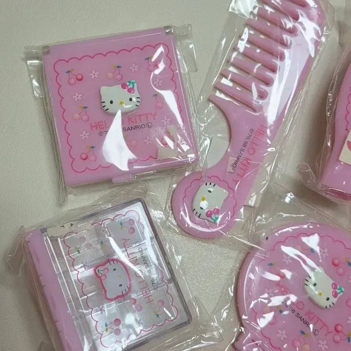 [BUNJANG] Sanrio Classic Kitty Cherry Kitty Mirror, Comb, Storage Box, Keyring Set / 세트)고전키티 체리키티 거울 빗 보관함 키링