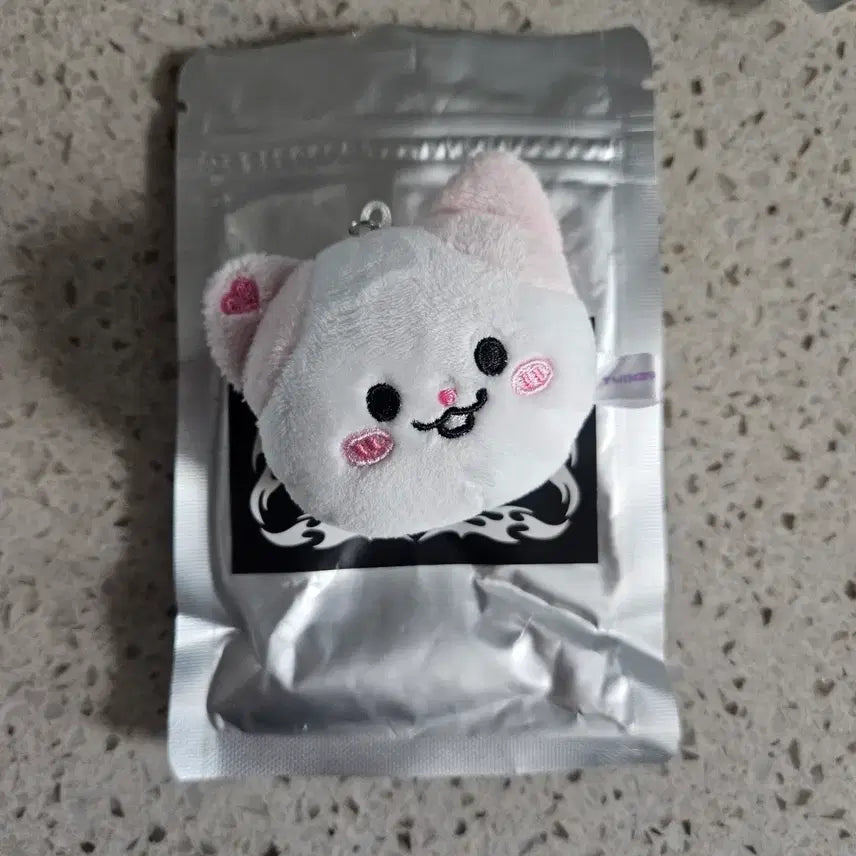 [BUNJANG] ITZY Tunnel Vision Concert MD Twin Z Shiny Face Keychain Nao Yuna / 있지 ITZY 터널비전 콘서트 MD 트윈지 시크릿 페이스 키링 나옹 유나