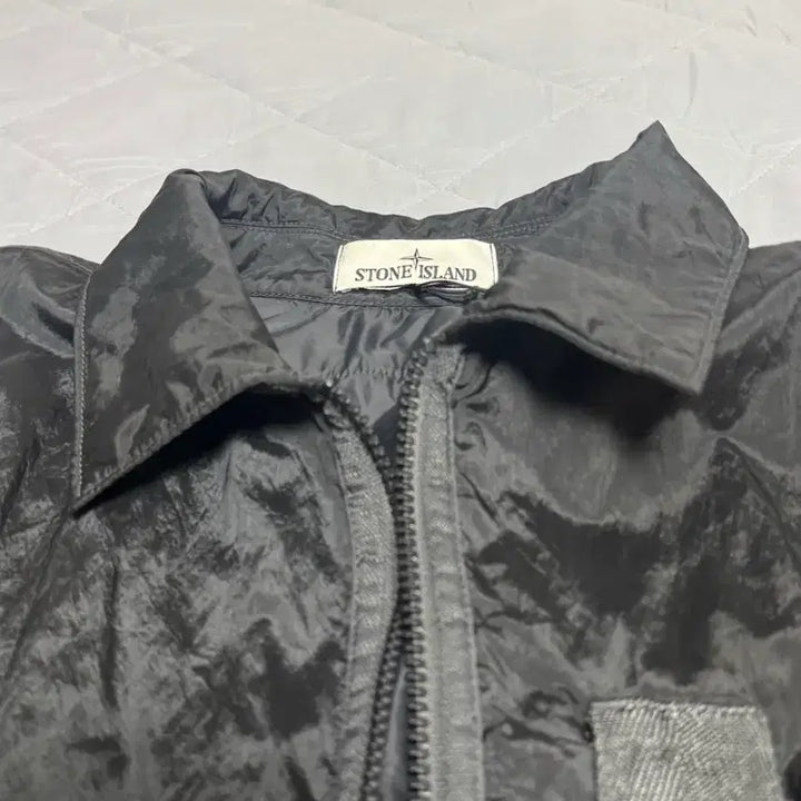 [BUNJANG] Stone Island 22FW Nylon Metal Jacket with Primaloft / [L]22FW 스톤아일랜드 나일론 메탈 바람막이 프리마로프트 자켓