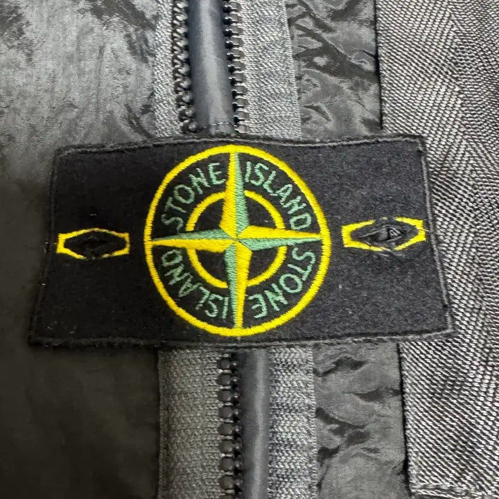 [BUNJANG] Stone Island 22FW Nylon Metal Jacket with Primaloft / [L]22FW 스톤아일랜드 나일론 메탈 바람막이 프리마로프트 자켓