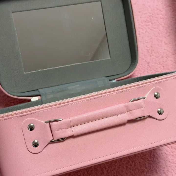 [BUNJANG] Hello Kitty Leather Makeup Box Ready Bag / 헬로키티 메이크업 박스 레디백 새상품