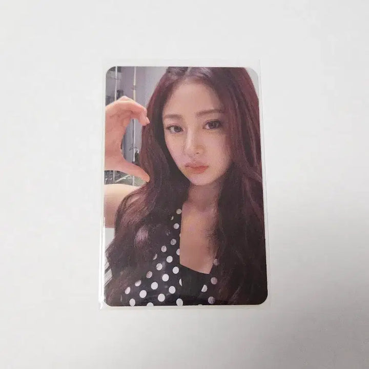 [BUNJANG] LE SSERAFIM Huh Yunjin VR Photocard / 르세라핌 허윤진 VR 2차 포카