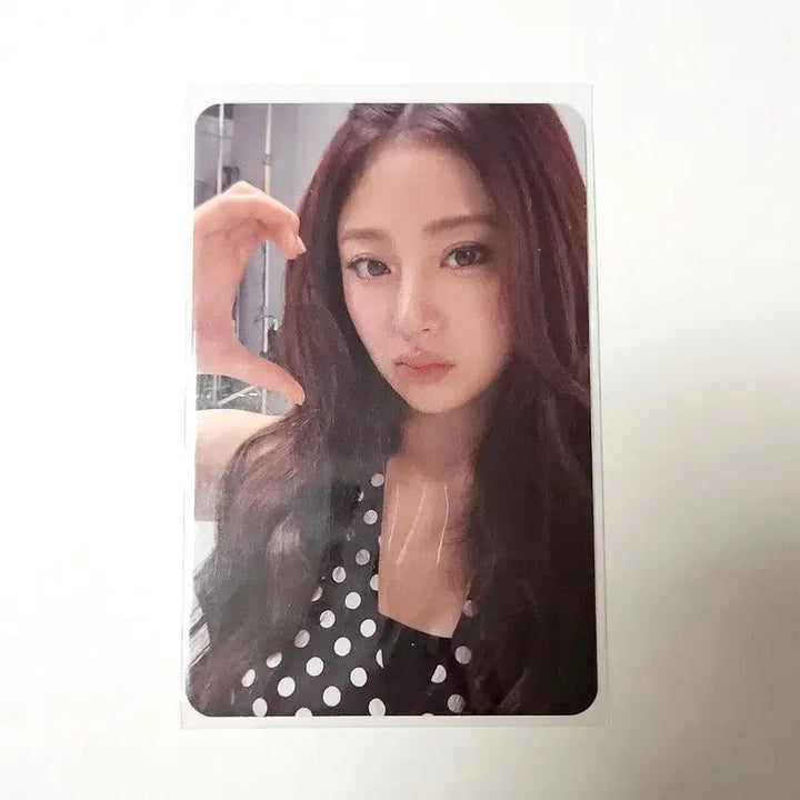 [BUNJANG] LE SSERAFIM Huh Yunjin VR Photocard / 르세라핌 허윤진 VR 2차 포카
