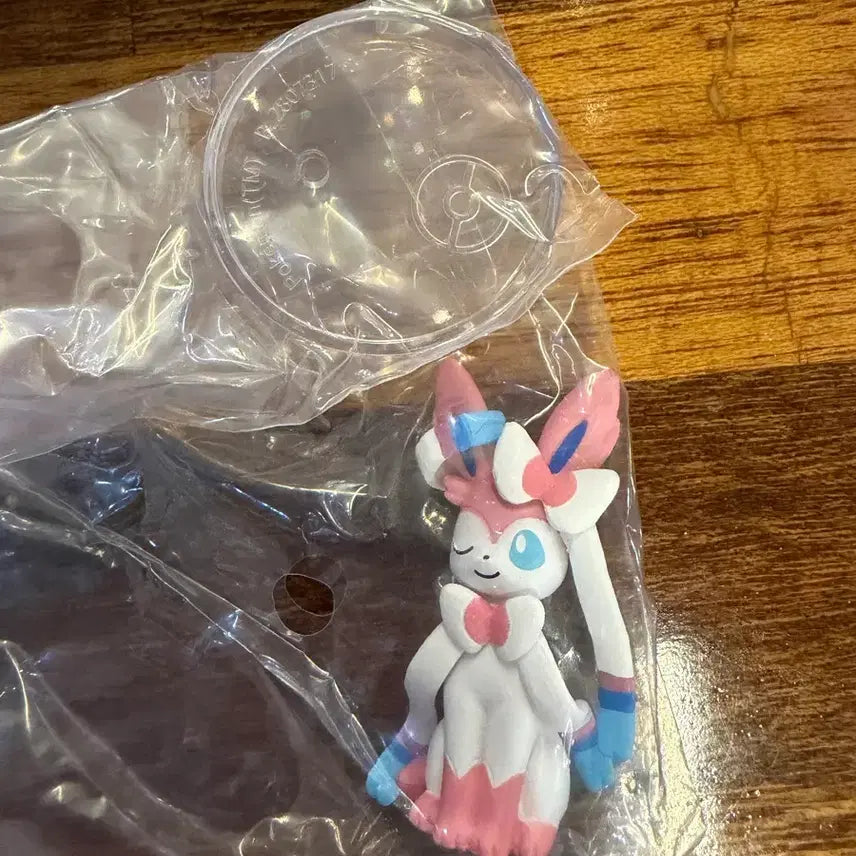 [BUNJANG] Pokemon Sylveon Gacha Figure - Tail Focus / 포켓몬 님피아 가챠 꼬리를 봐