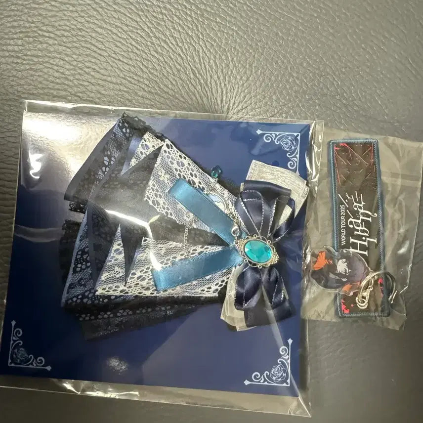 [BUNJANG] Ado Travel Tag + Penlight Ribbon / Ado 트래블 태그 + 펜라이트 리본 판매합니다
