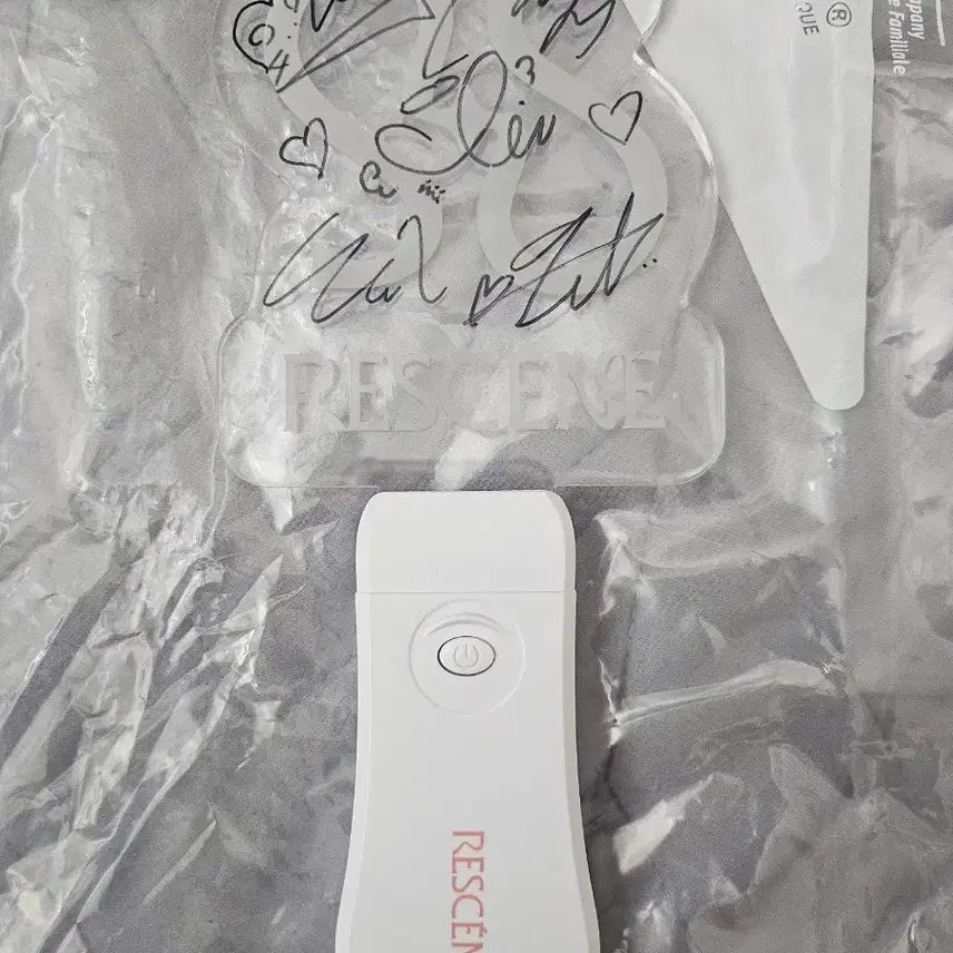 [BUNJANG] Lisense Signed Official Lightstick with Debut Anniversary Slogan / 리센느 친필 싸인 응원봉-희귀 굿즈