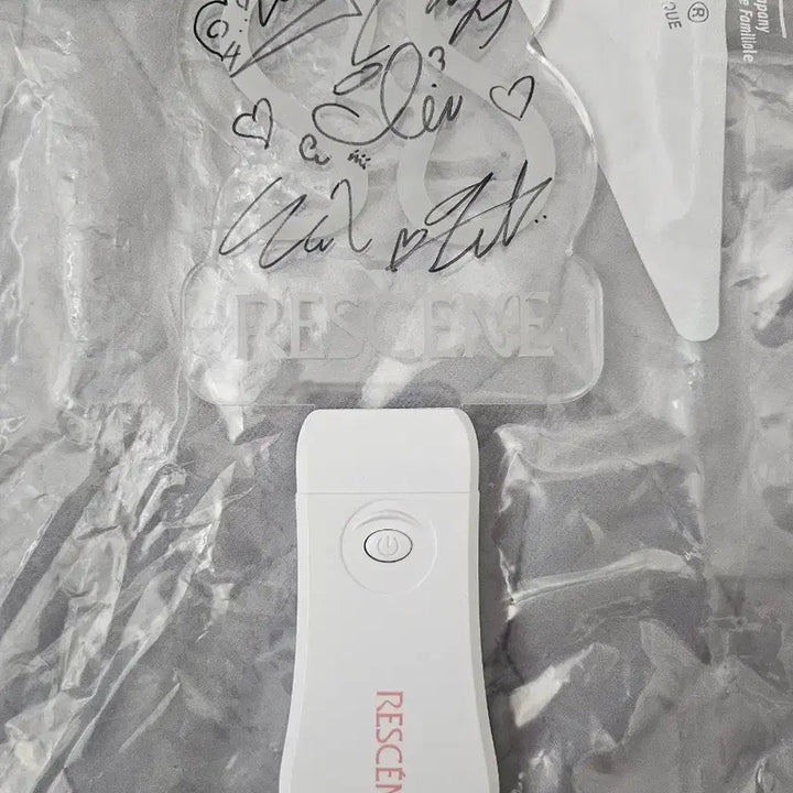 [BUNJANG] Lisense Signed Official Lightstick with Debut Anniversary Slogan / 리센느 친필 싸인 응원봉-희귀 굿즈