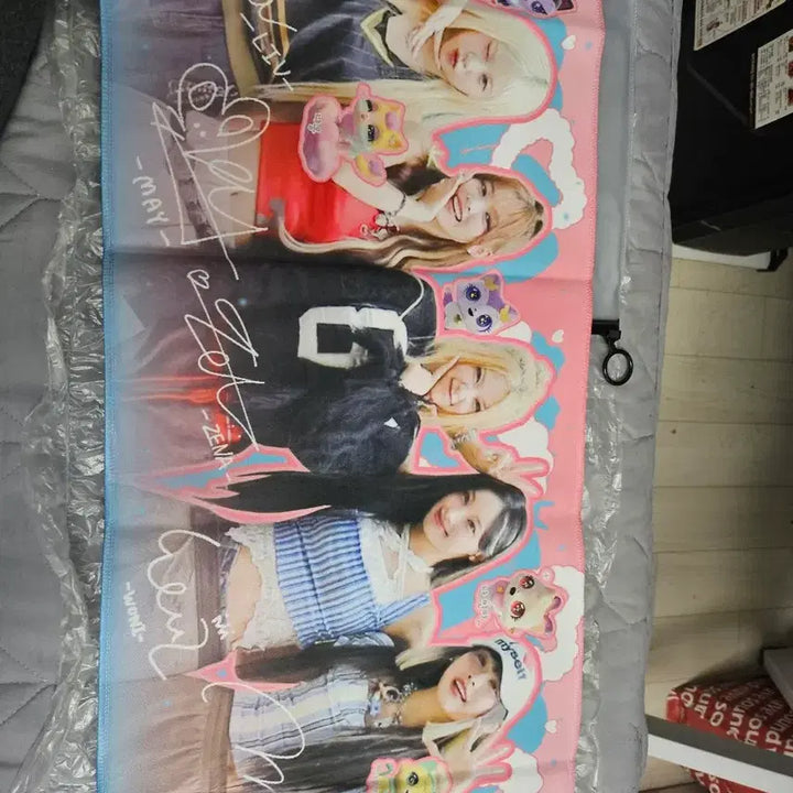 [BUNJANG] Lisense Signed Official Lightstick with Debut Anniversary Slogan / 리센느 친필 싸인 응원봉-희귀 굿즈