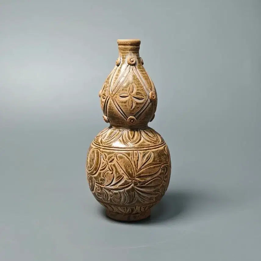 [BUNJANG] Joseon Dynasty Brown Glaze Incised Floral Twin-handled Vase / 월주요 갈색유 음각 화문 쌍이호로병 호리병