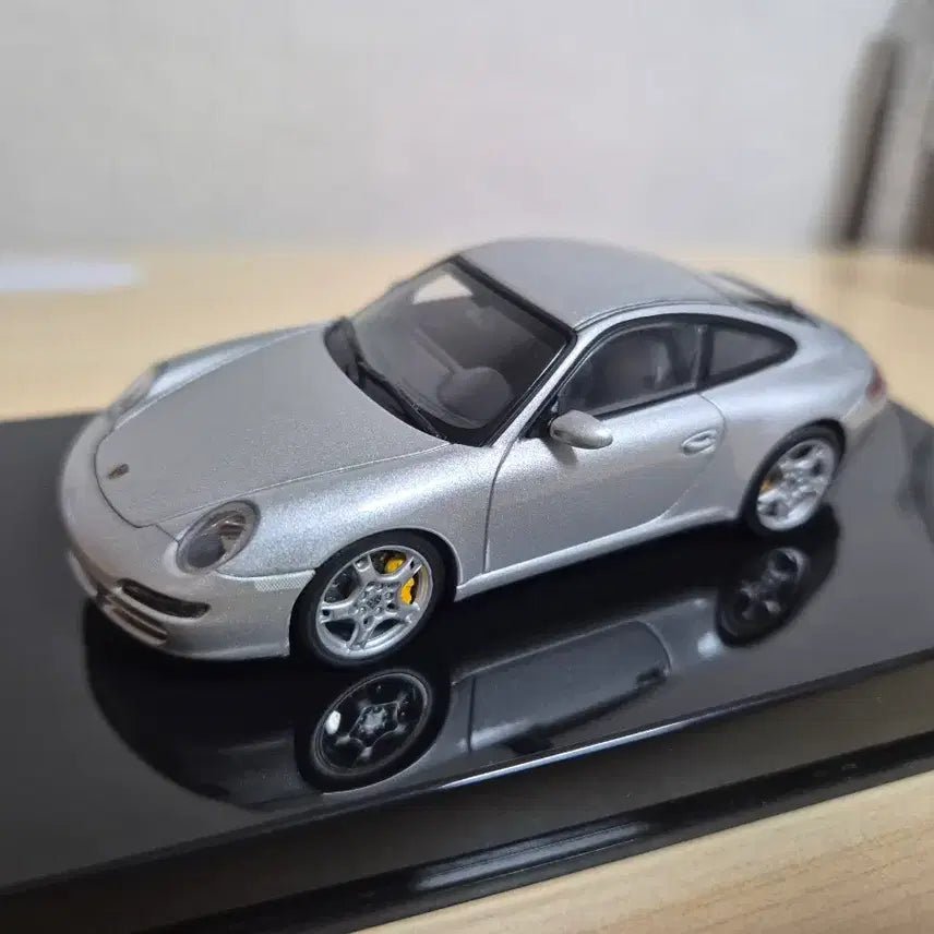 [SOLD OUT] 오토아트 43 다이캐스트 포르쉐 911 997