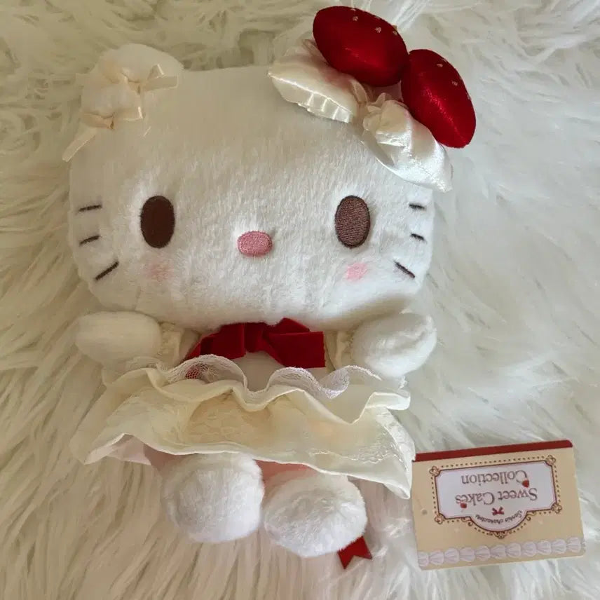 [BUNJANG] Sanrio Sweet Cake Series Kitty Mascot Plush / 산리오 스위트 케이크 시리즈 키티 마스코트 인형
