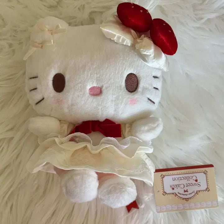 [BUNJANG] Sanrio Sweet Cake Series Kitty Mascot Plush / 산리오 스위트 케이크 시리즈 키티 마스코트 인형