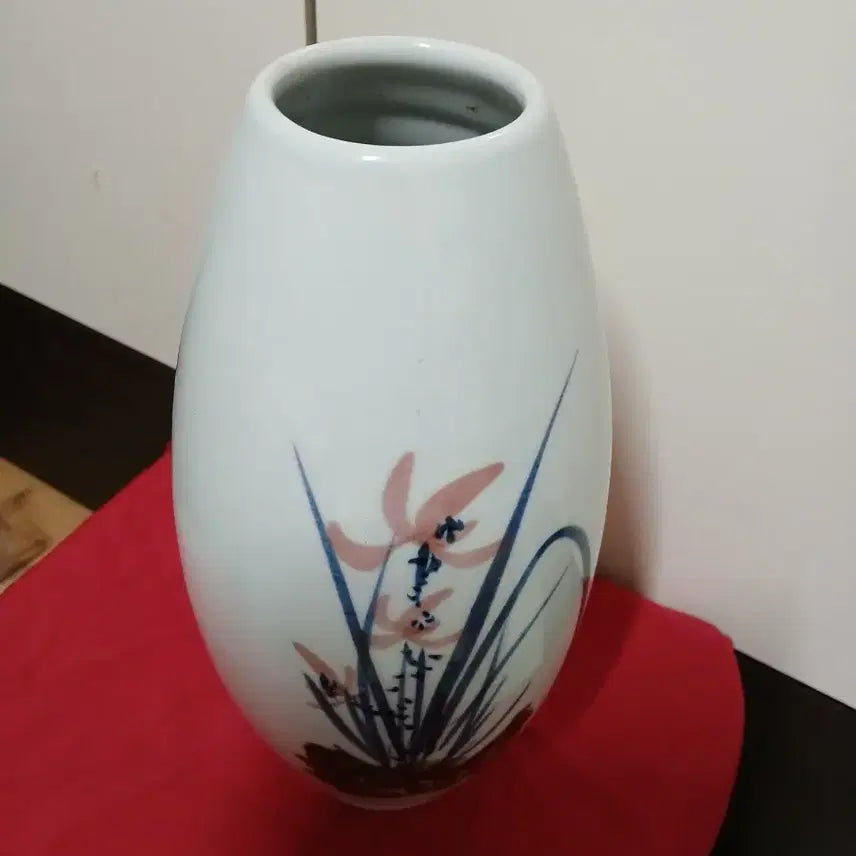 [BUNJANG] White Porcelain Vase with Ink Orchid Painting / 백자