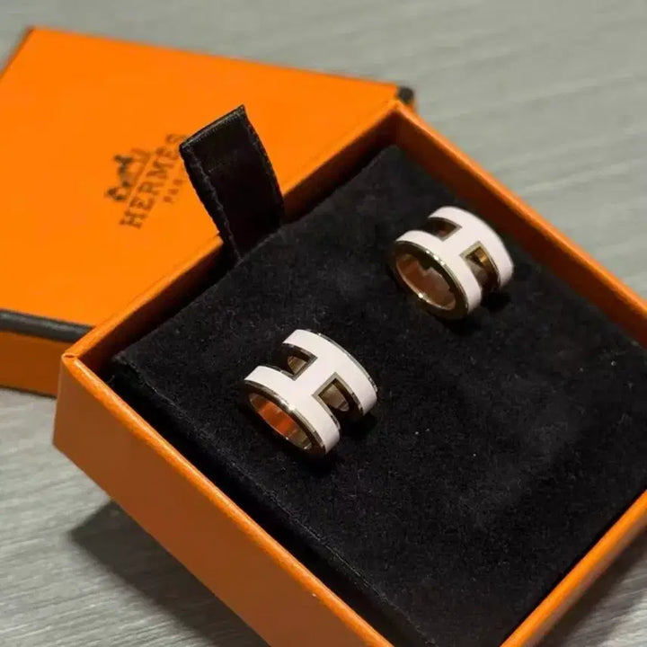[BUNJANG] Hermès H Amore Earrings White Gold Hardware / 에르메스 H 아뮤레 귀걸이 화이트 금장