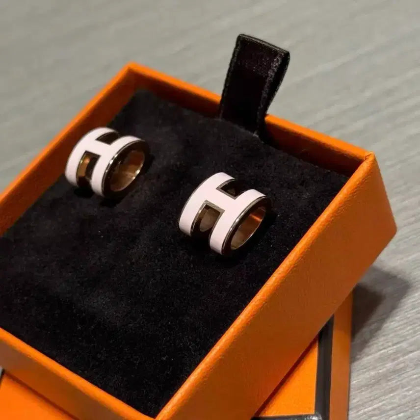 [BUNJANG] Hermès H Amore Earrings White Gold Hardware / 에르메스 H 아뮤레 귀걸이 화이트 금장