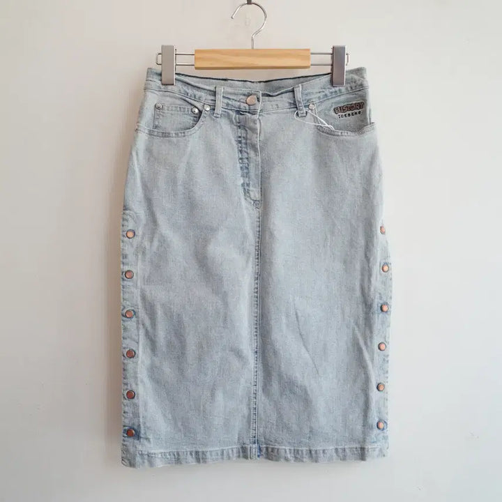 [SOLD OUT] ICEBERG 아이스버그 사이드스냅 데님스커트 (27인치)