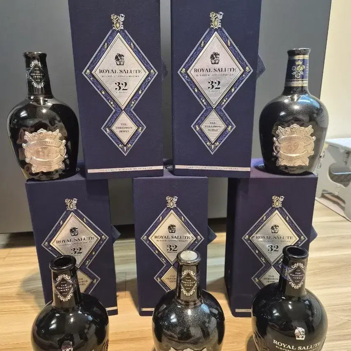 [BUNJANG] Royal Salute 32 Year Old Whisky Full Set Empty Bottle / 로얄 살루트 32년 위스키 풀세트 공병입니다