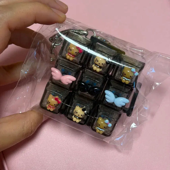 [BUNJANG] Hello Kitty Tanning Kitty 9-Keycap Keyring New / 헬로키티 태닝키티 9구 키캡 키링 새상품