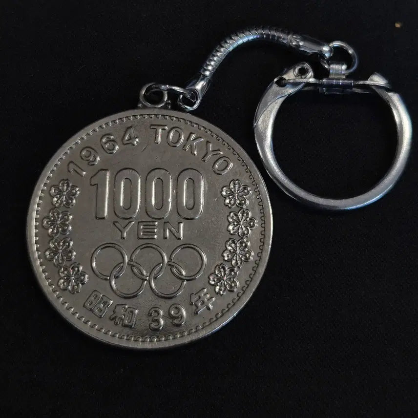 [BUNJANG] Tokyo Olympics Commemorative 1000 Yen Medal Keychain / 도쿄 올림픽 기념 1000엔 은화 키링 [EP. 2897]