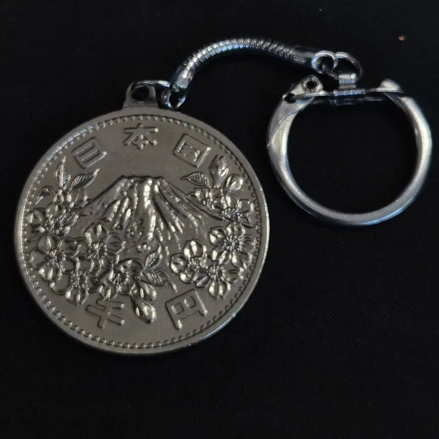 [BUNJANG] Tokyo Olympics Commemorative 1000 Yen Medal Keychain / 도쿄 올림픽 기념 1000엔 은화 키링 [EP. 2897]