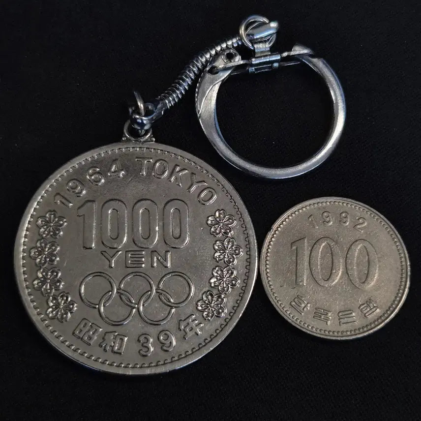 [BUNJANG] Tokyo Olympics Commemorative 1000 Yen Medal Keychain / 도쿄 올림픽 기념 1000엔 은화 키링 [EP. 2897]