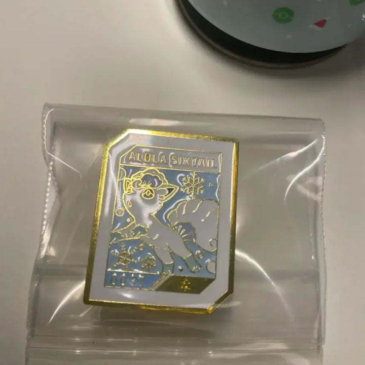 [BUNJANG] Pokemon Alolan Vulpix Music Box and Badge Set / 포켓몬 알로라 식스테일 오르골, 뱃지 일괄