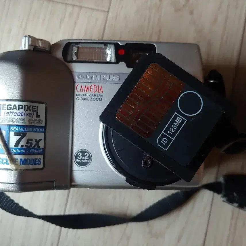 [BUNJANG] Olympus C-3020 Vintage Digital Camera with 128MB Card / [빈티지]디카 올림푸스 C-3020+카드포함 128M