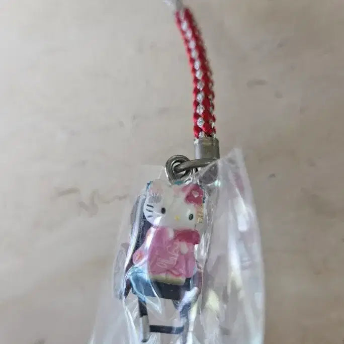 [BUNJANG] Hello Kitty Classic Kimono Rickshaw Strap Keychain / 헬로키티 고전 기모노 인력거 스트랩 키링 초미니