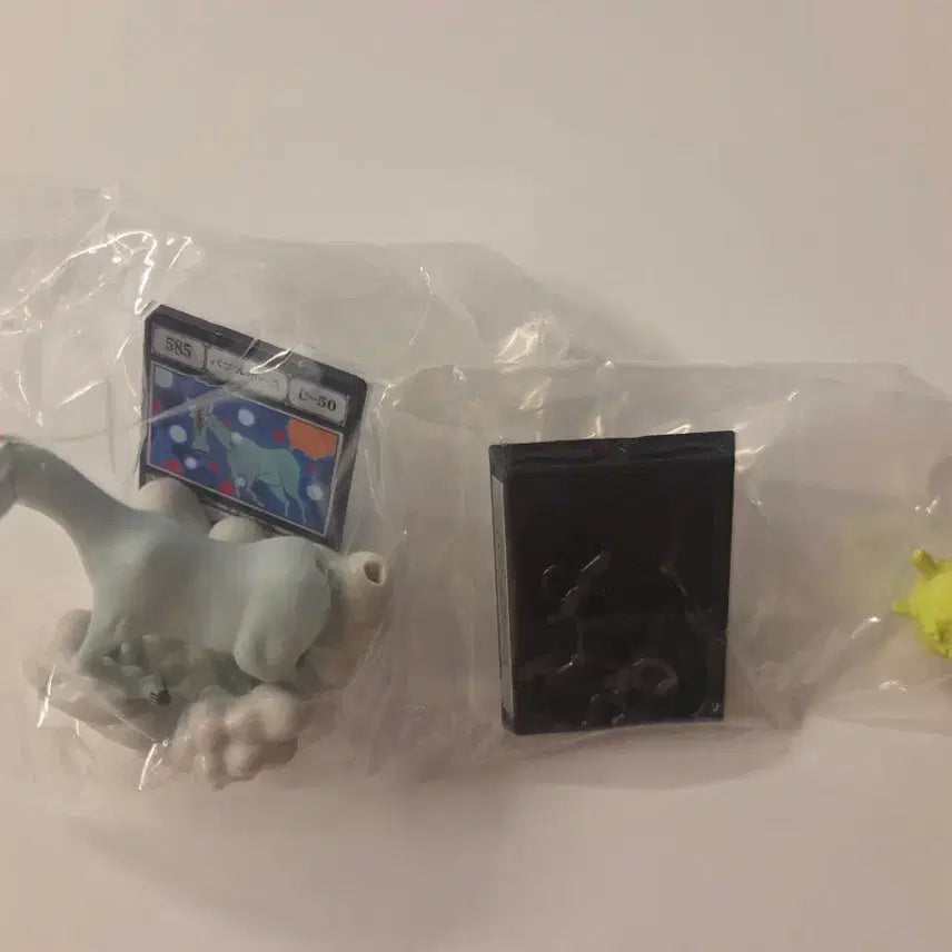 [BUNJANG] Hunter x Hunter Greed Island Gashapon Bandai (Sealed) / (미개봉)헌터x헌터 헌터헌터 헌헌 그리드아일랜드 가챠 가샤폰 반다이