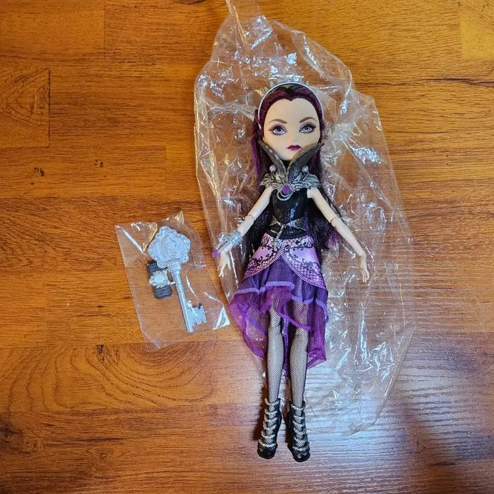 [BUNJANG] Mattel Ever After High Raven Queen Ball-Jointed Doll / 마텔 에버 애프터 하이 레이븐 퀸 (Raven Queen) 구체관절 인형