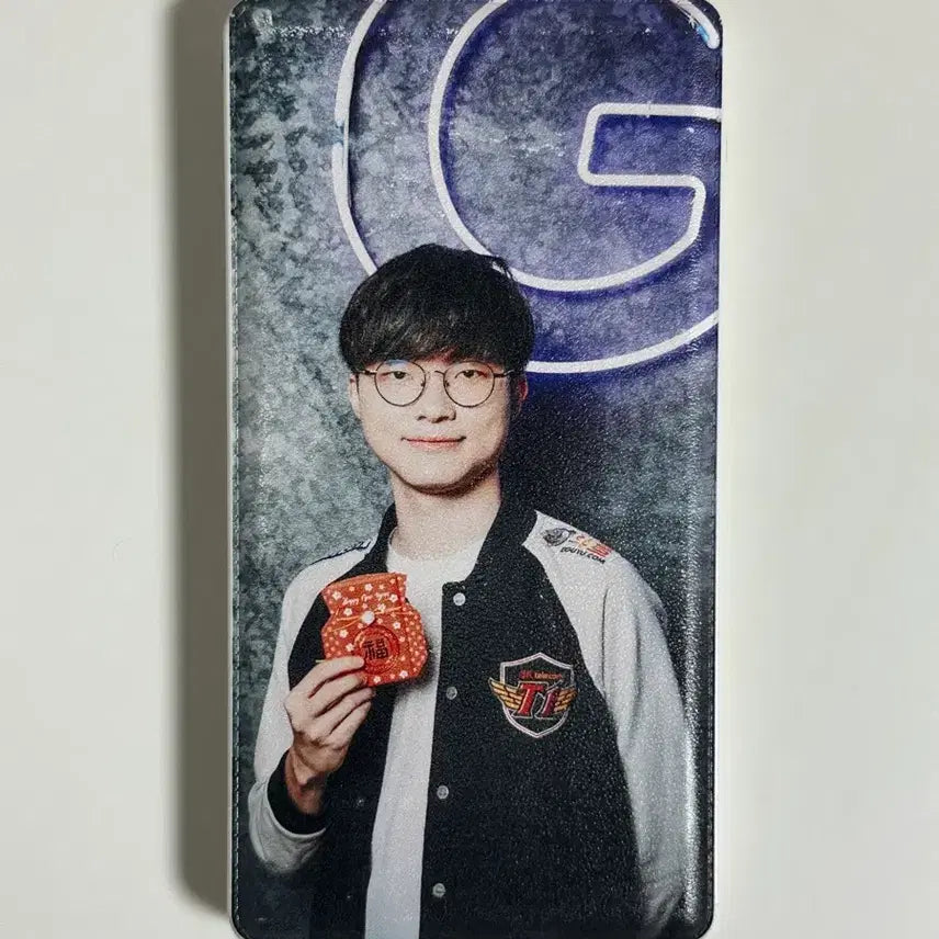 [BUNJANG] T1 Faker 6th Anniversary Subsidary Battery (Defective) / 티원 T1 페이커 6주년 역조공 보조배터리(고장)