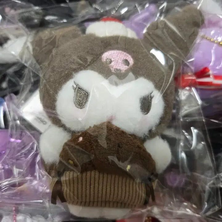 [BUNJANG] Sanrio Dessert Series Kuromi Mascot Doll Keychain / 중국 산리오 디저트 시리즈 컵케이크 쿠로미 마스코트 인형 키링 마코